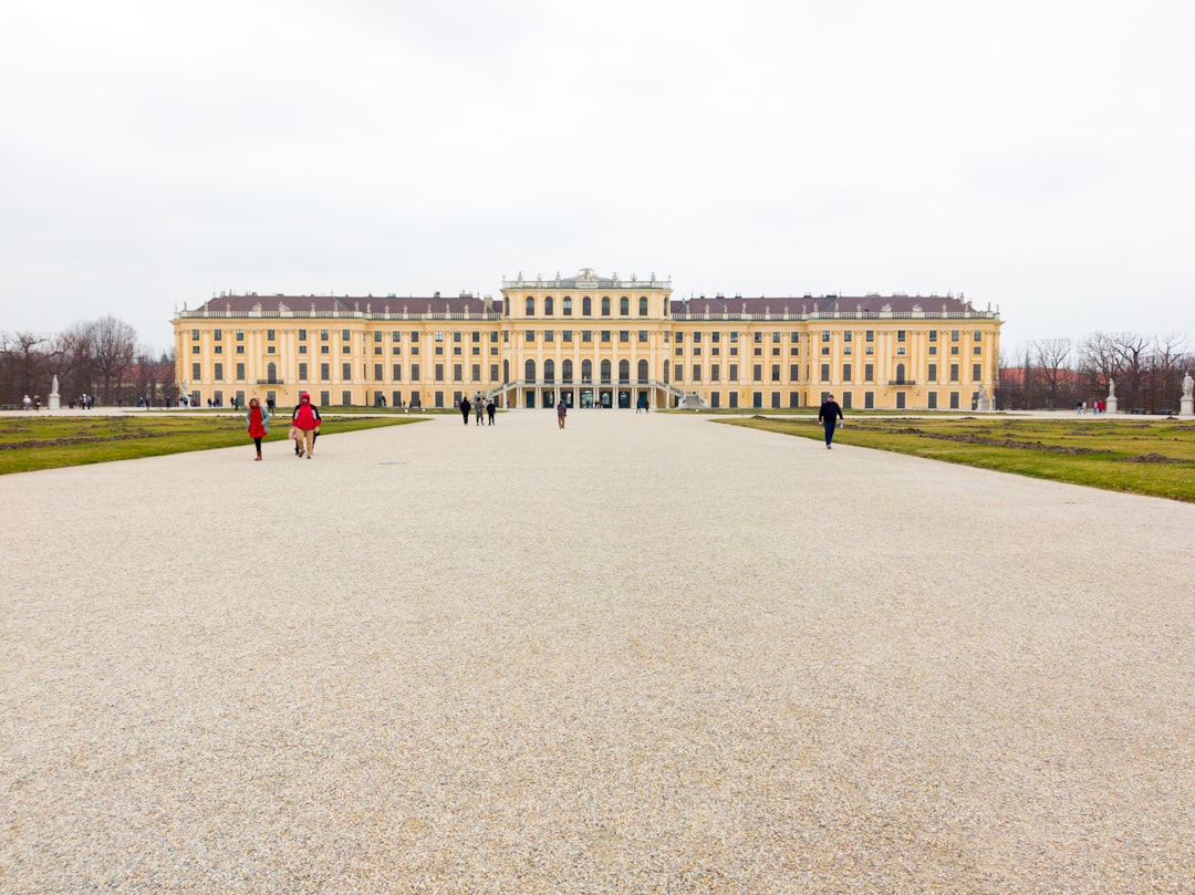 Panorami Incantevoli al Parco del Castello di Schönbrunn - Schönbrunner Schloßstraße 47 | Secret World Trip Planner