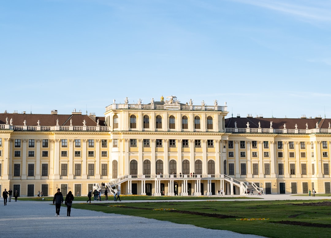 Panorami Incantevoli al Parco del Castello di Schönbrunn - Schönbrunner Schloßstraße 47 | Secret World Trip Planner