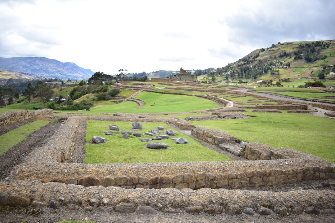 Explore o sítio arqueológico RumiWasi no Peru - Cusco | Secret World Trip Planner