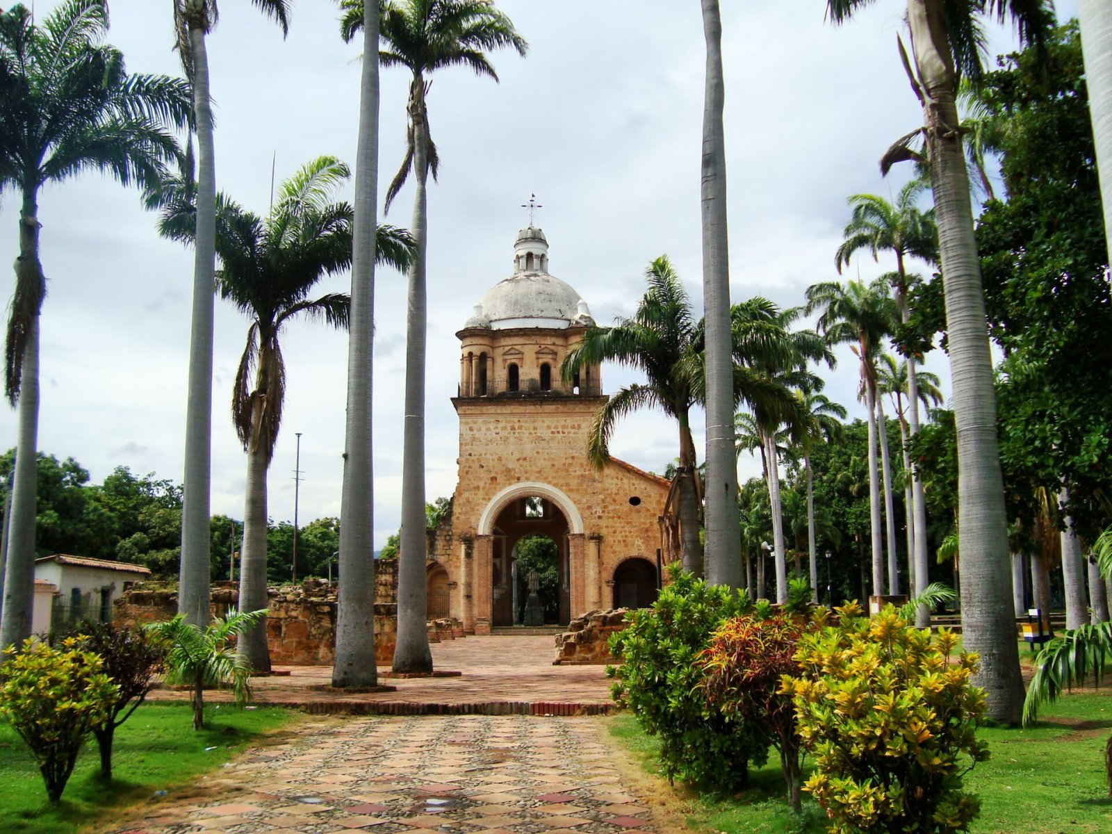 探索维拉德罗萨里奥历史神庙 - Villa Del Rosario | Secret World Trip Planner