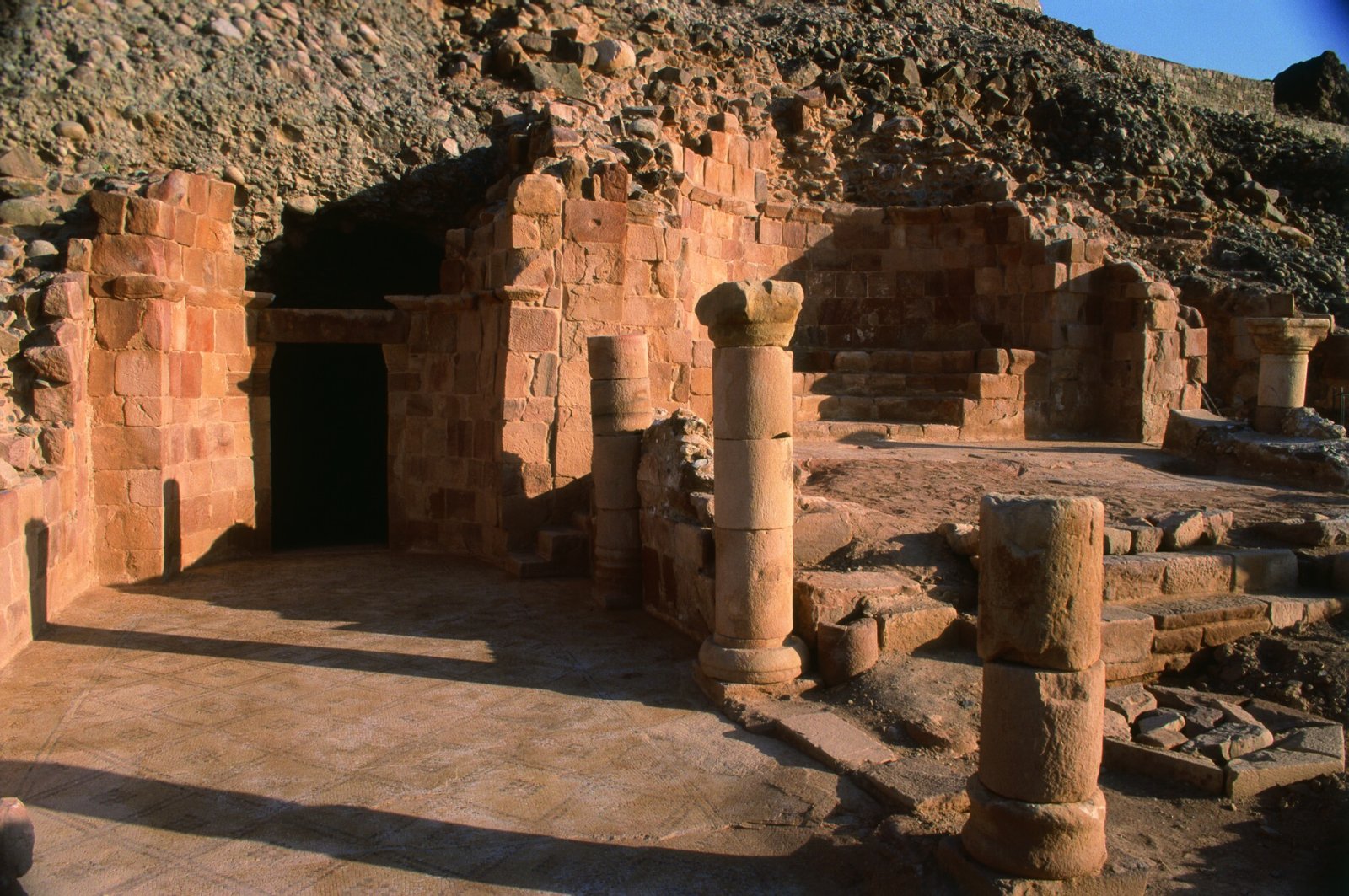 Esplora la Grotta di Lot: un viaggio nella storia della Giordania - 2GW3+P4 Gawr as-Safi | Secret World Trip Planner