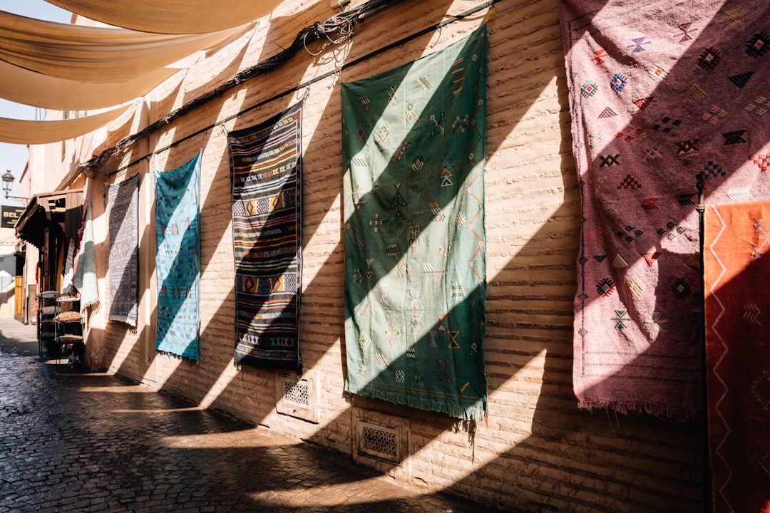 Entdecke den Souk von Marrakesch: Farben und Düfte - J2J6+MG6، طريق سيدي عبد العزيز، Marrakech 40000 | Secret World Trip Planner