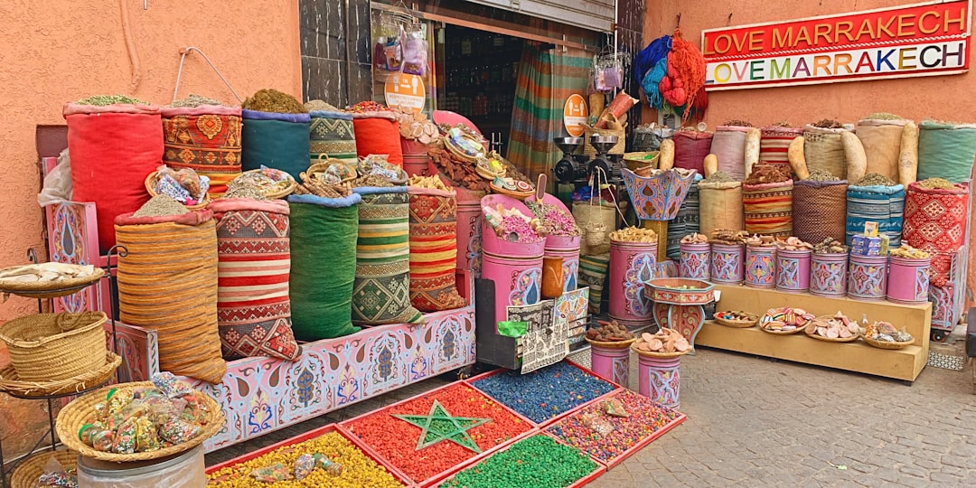 Explorer le Souk de Marrakech : Voyage de Couleurs et Parfums - J2J6+MG6، طريق سيدي عبد العزيز، Marrakech 40000 | Secret World Trip Planner