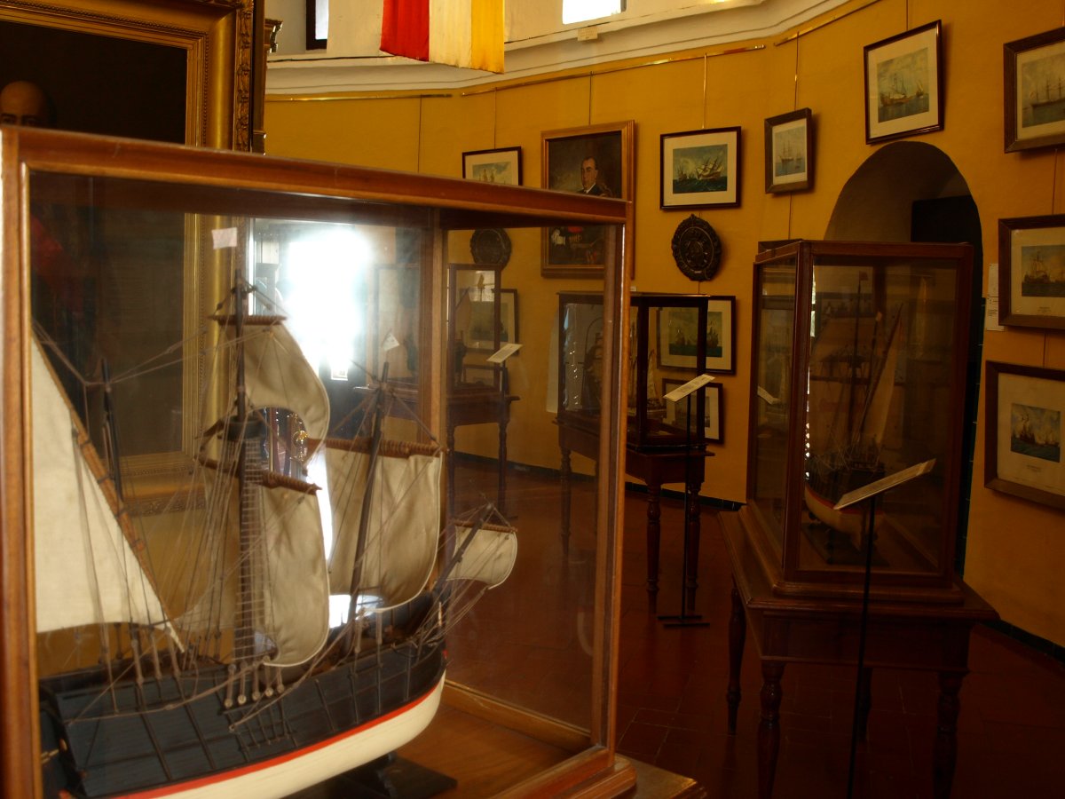 La Torre del Oro: Sabores y Tradiciones de Sevilla - Casco Antiguo | Secret World Trip Planner