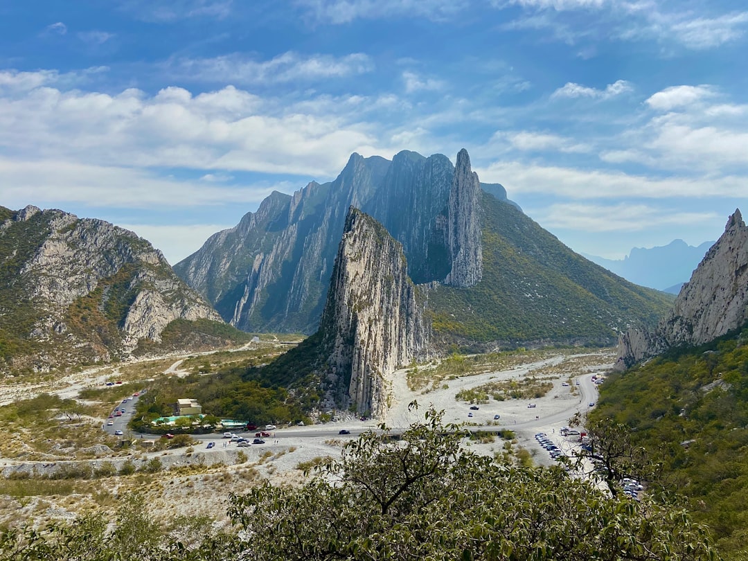 Esplorare i sentieri nascosti del Cerro de la Silla - Monterrey | Secret World Trip Planner