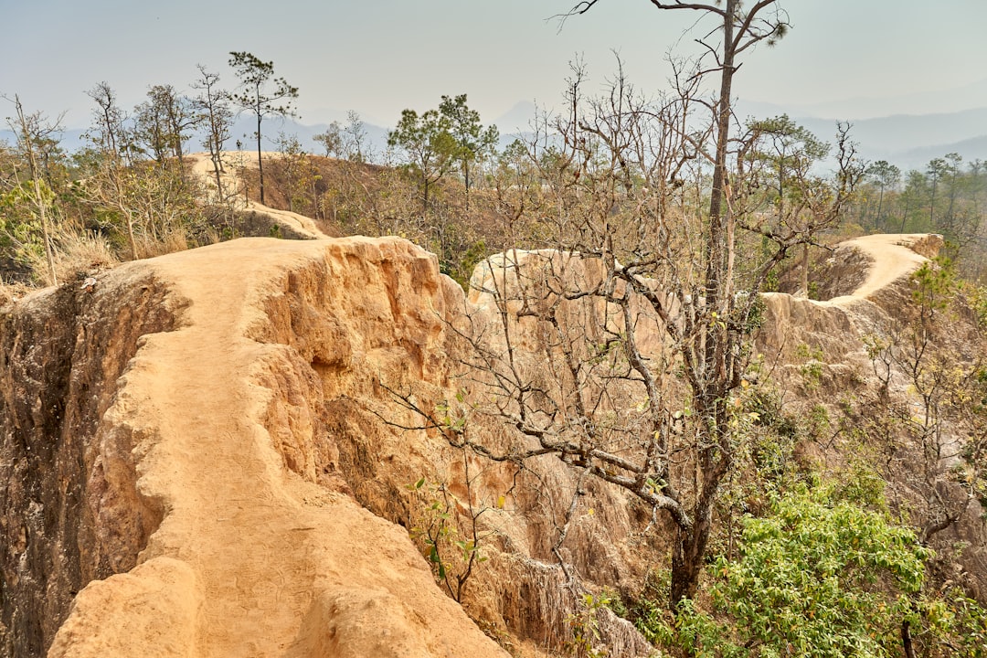 클롱 파놈 국립공원의 숨겨진 폭포들 - Amphoe Phanom | Secret World Trip Planner