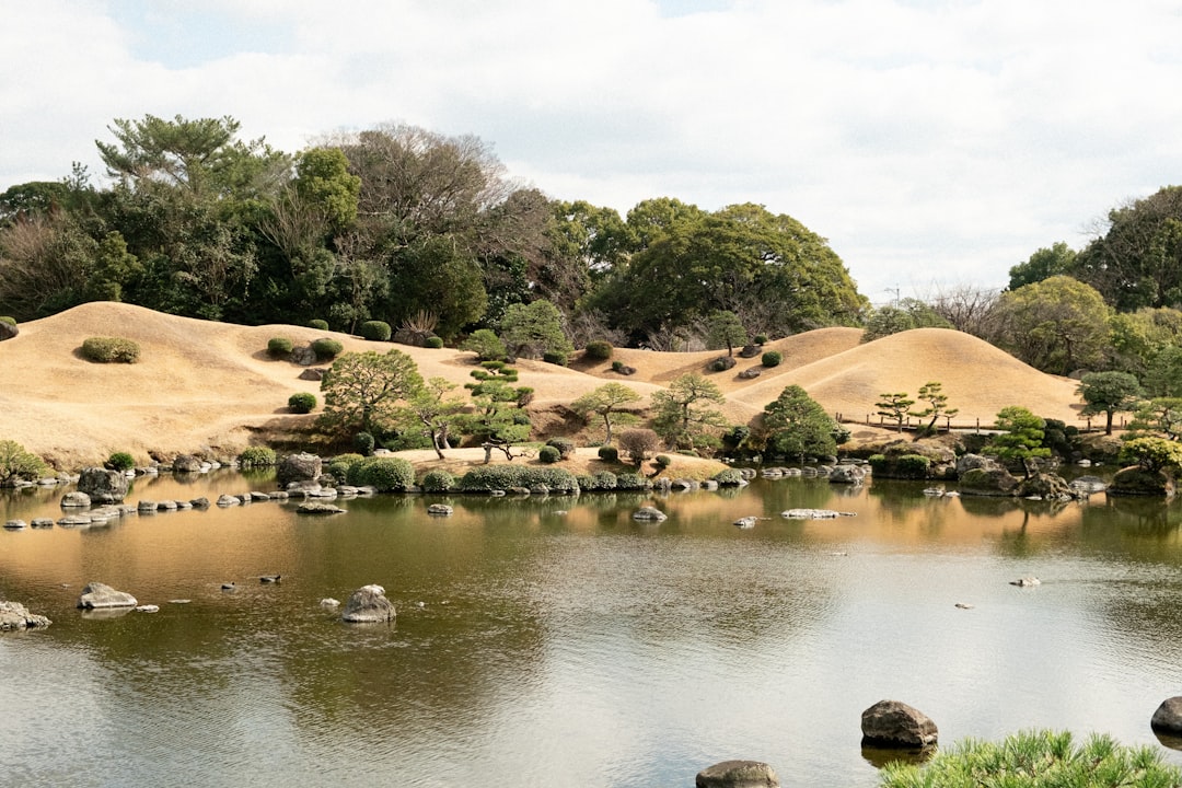 Suizenji Jojuen: Un Jardín Secreto de Tranquilidad - Kumamoto | Secret World Trip Planner
