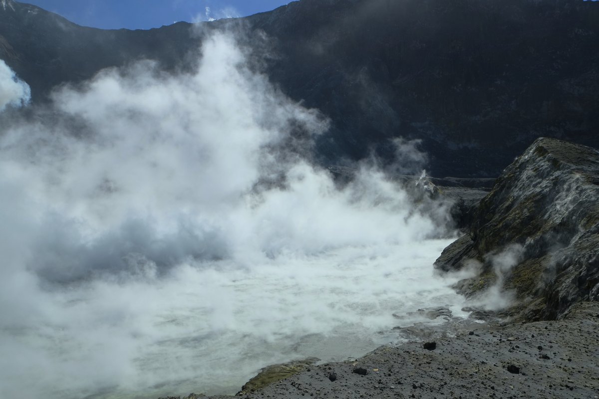 Il Lago Crater del Vulcano Taal: Un Paradiso Nascosto - Taal Volcano Main Crater Lake | Secret World Trip Planner