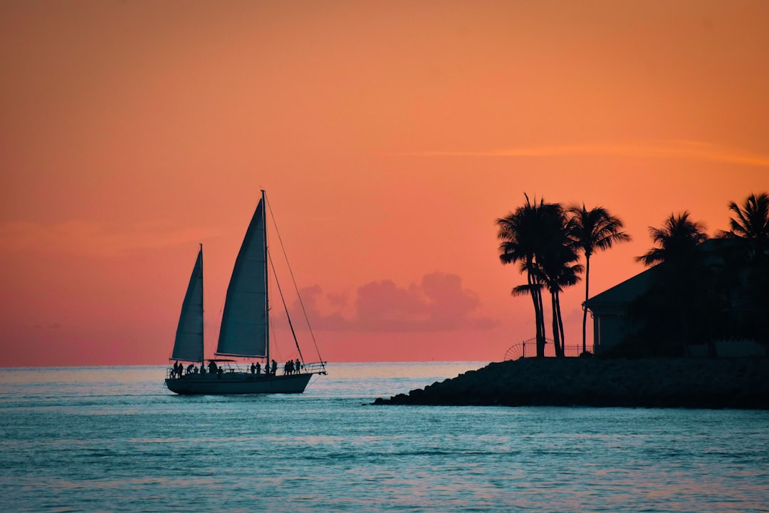 말로리 스퀘어의 황홀한 석양의 마법 - Key West | Secret World Trip Planner