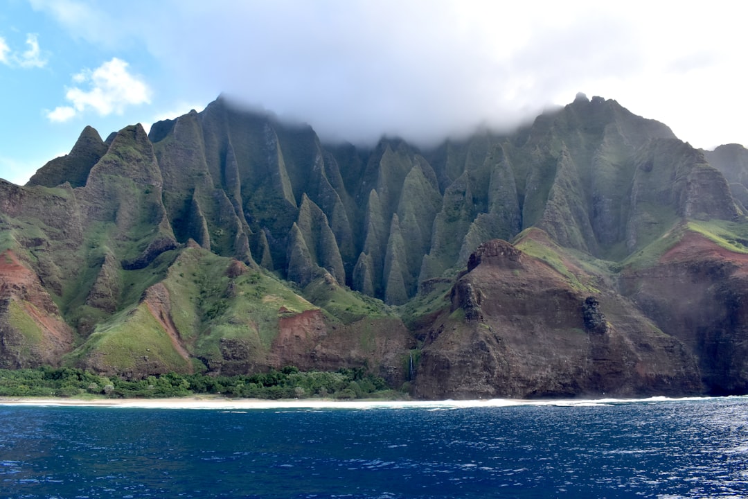 Scoprire le Spiagge della Nā Pali Coast: Un Paradiso Naturale - Contea di Kauai | Secret World Trip Planner