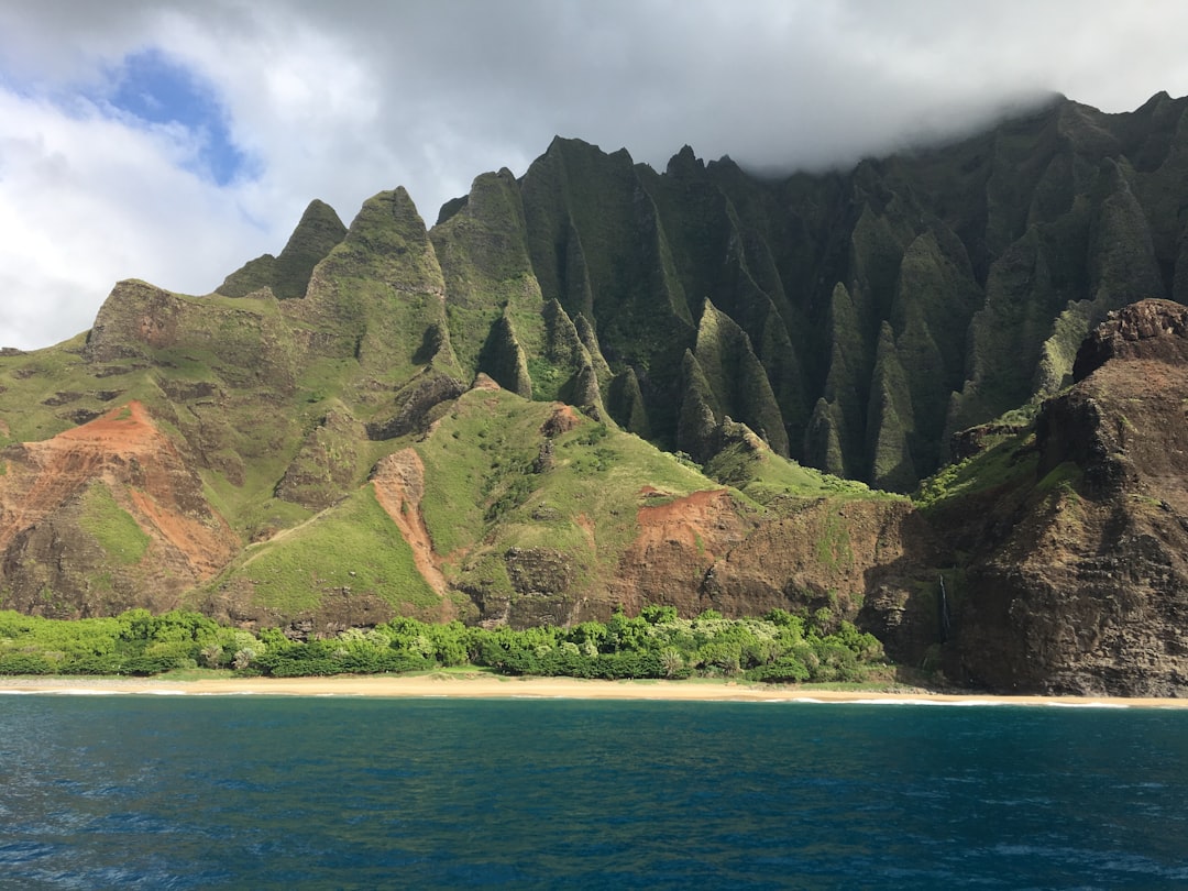 Откройте для себя пляжи побережья Nā Pali: природный рай - Contea di Kauai | Secret World Trip Planner