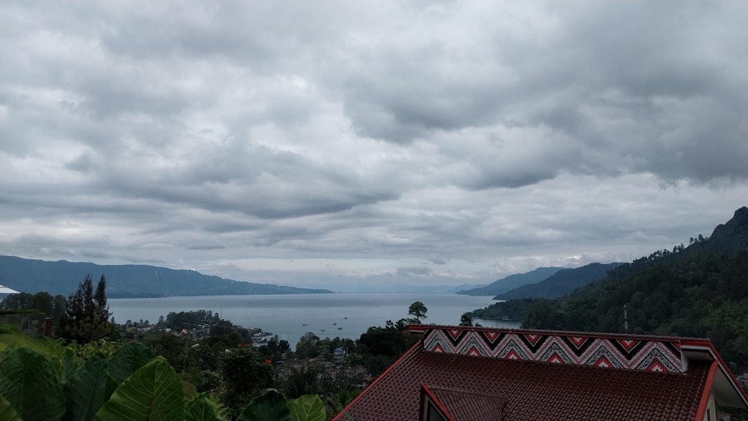 Parapat: O Tesouro Escondido do Lago Toba - Simalungun Regency | Secret World Trip Planner