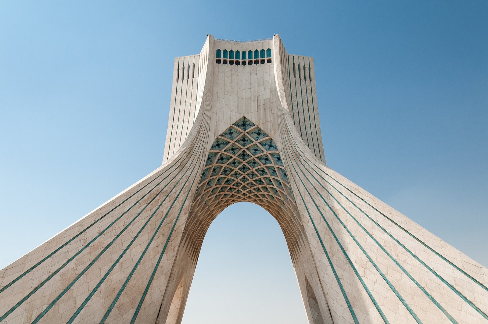 Entdecke Teheran: Die Hauptstadt des Iran zwischen Geschichte und Moderne | Secret World Trip Planner