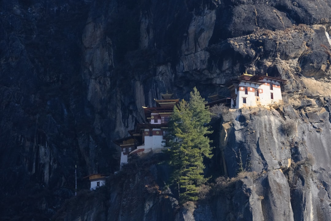 Sentieri Incantevoli verso il Monastero Taktsang - Taktsang trail | Secret World Trip Planner