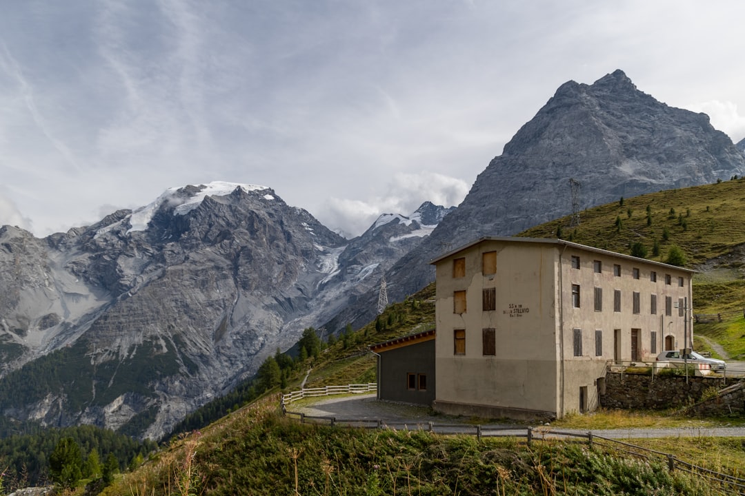 Descubre las Maravillas de 7132 Therme en Vals - Poststrasse 560 | Secret World Trip Planner