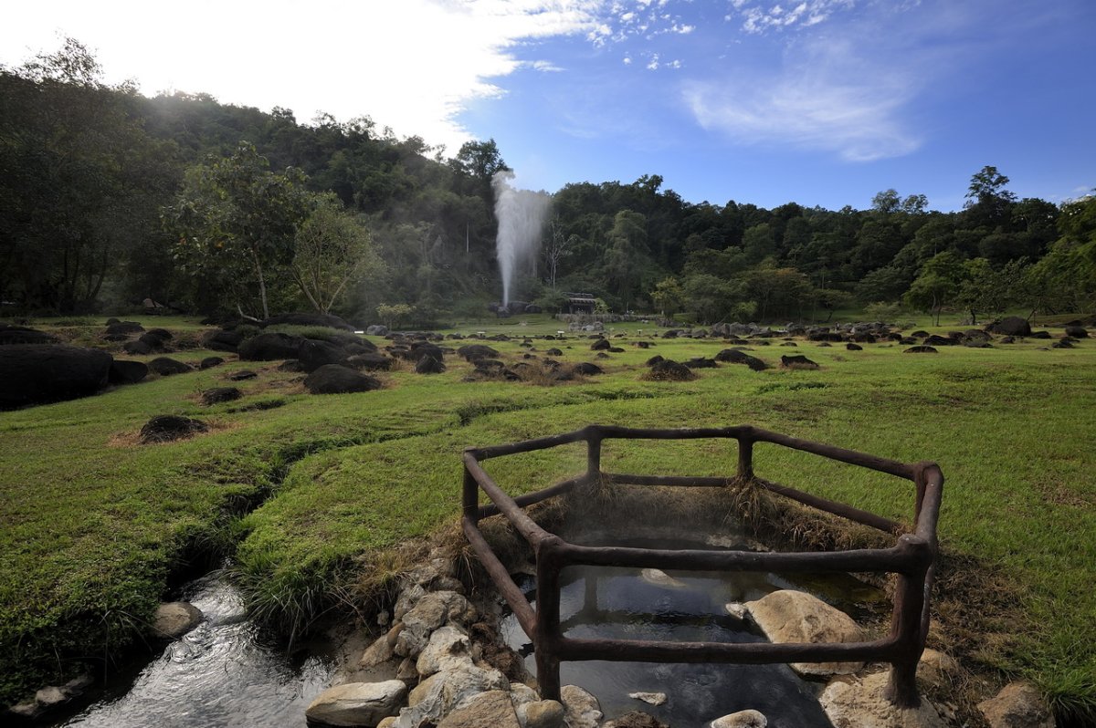 ファング温泉:チェンマイの癒しの隠れ家 - X583+9P6 Chiangmai 4050 Road Amphoe Fang | Secret World Trip Planner