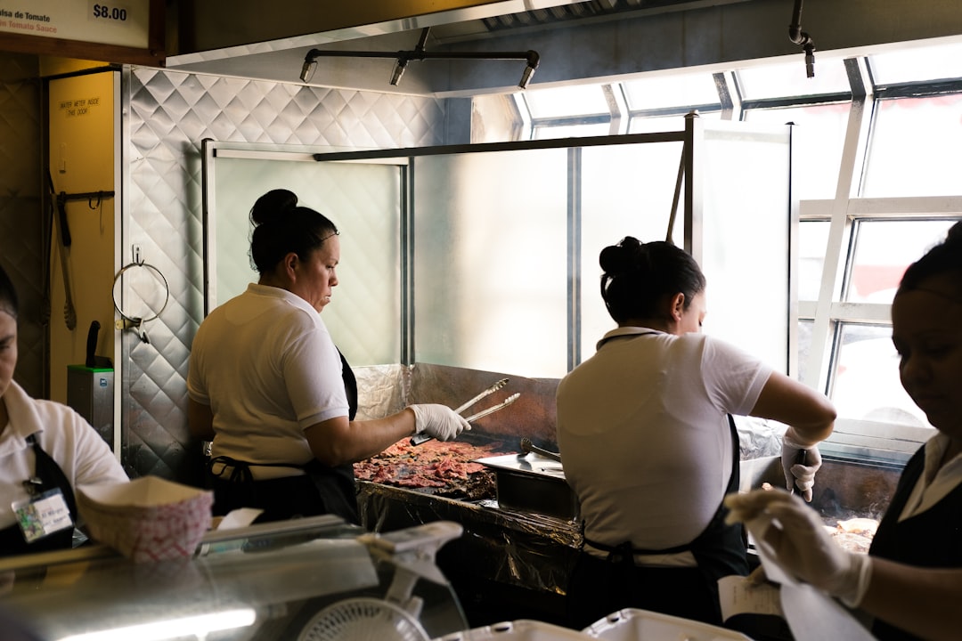 Kiss the Cook BBQ: Un'Icona d'Amore a Chicago: dove il fumo racconta storie