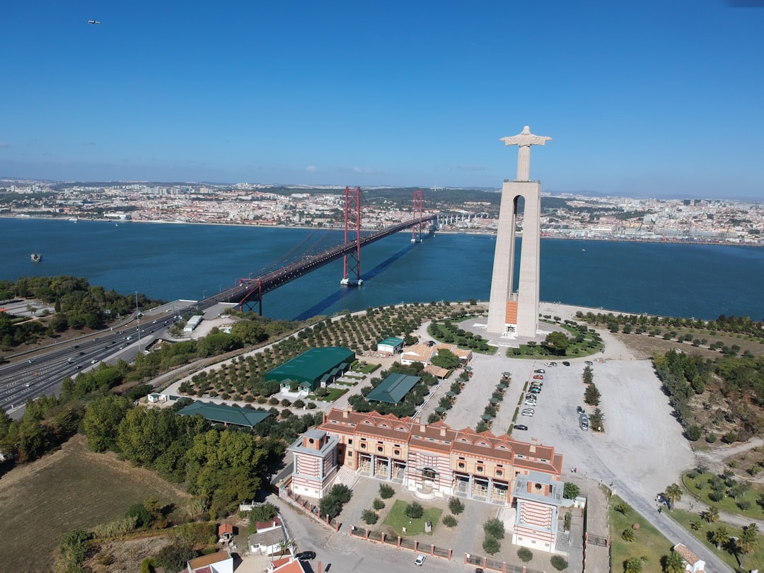 Découvrez l'Histoire de l'Ordre du Christ au Portugal - Caniço | Secret World Trip Planner