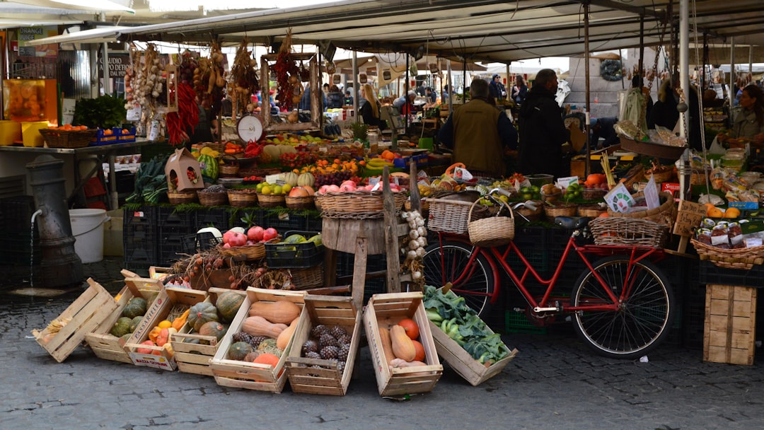 Откройте для себя вкусы Marché des Halles в Ла-Рош-сюр-Йон - Pl. du Marché | Secret World Trip Planner