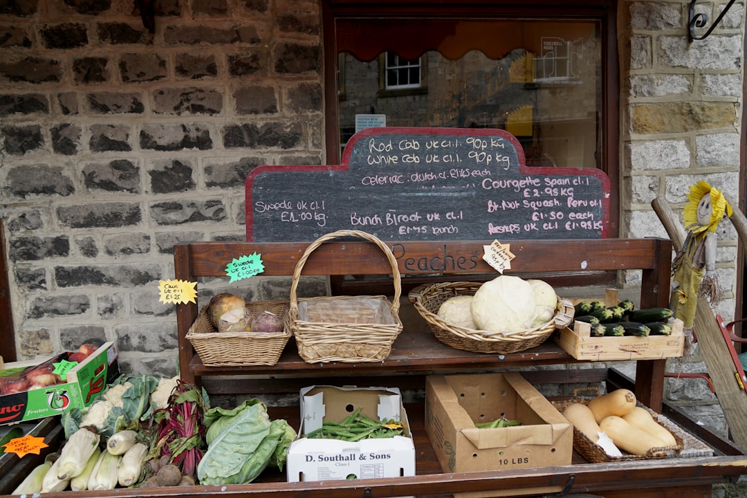 라 로슈르용 마르쉐 데 알레의 맛을 발견하세요 - Pl. du Marché | Secret World Trip Planner