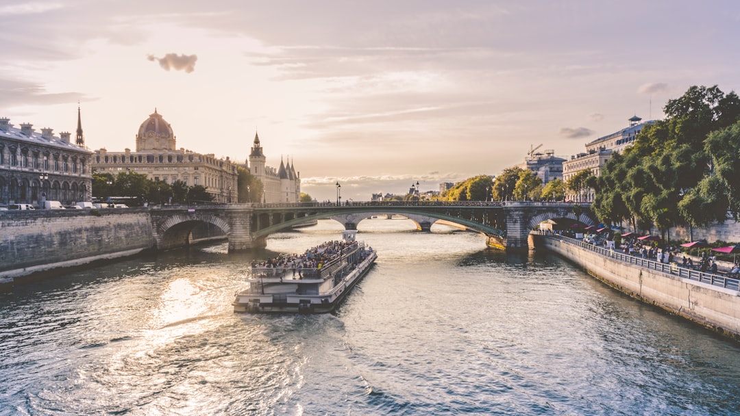 パリでの完璧な週末:AIで最適化された旅程 - Parigi | Secret World Trip Planner