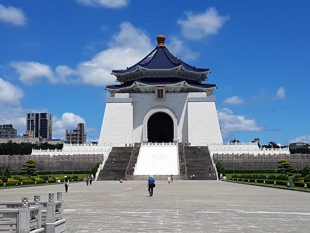 Découvrez le Monument commémoratif du Prince Fushimi Sadanaru à Taïwan - Cenhai Village | Secret World Trip Planner