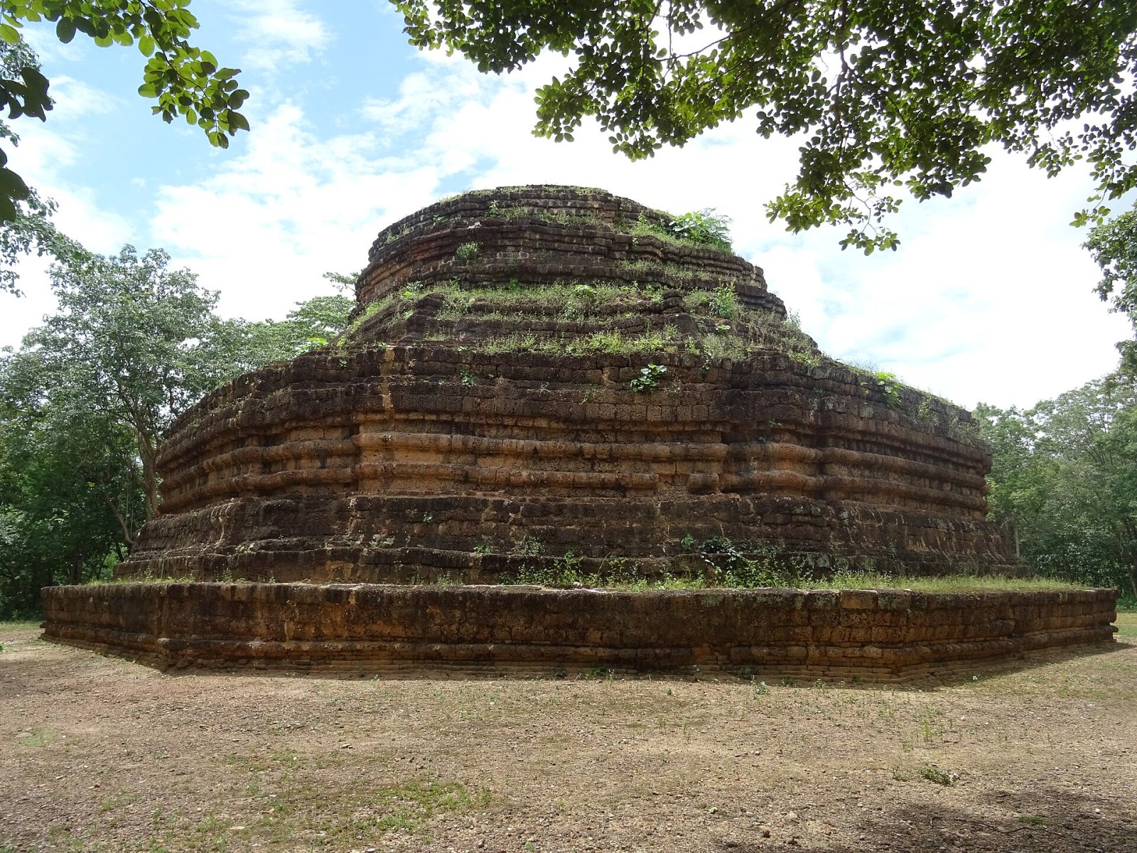 Esplorando Wat Khao Phra Bat Noi: un tesoro storico in Thailandia - Mueang Sukhothai District | Secret World Trip Planner