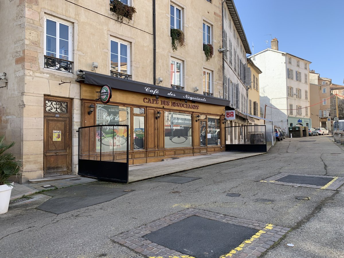 Café des Négociants: Un angolo segreto a Carouge - Rue de la Filature 29 | Secret World Trip Planner