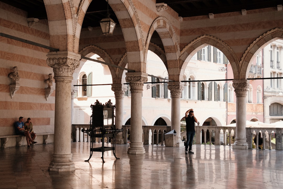 Piazza della Libertà: Um tesouro arquitetônico em Trieste - Piazza della Libertà | Secret World Trip Planner