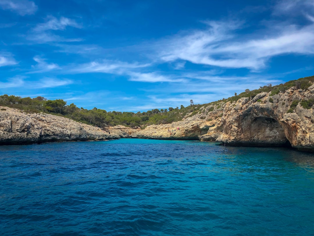 Las encantadoras Cuevas del Drach: un viaje subterráneo - 07680 Porto Cristo | Secret World Trip Planner