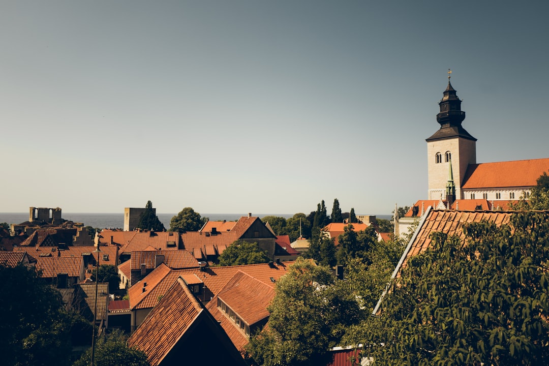 La Mura di Visby: Un Tuffo nel Medioevo Svedese — the wall that defines the island