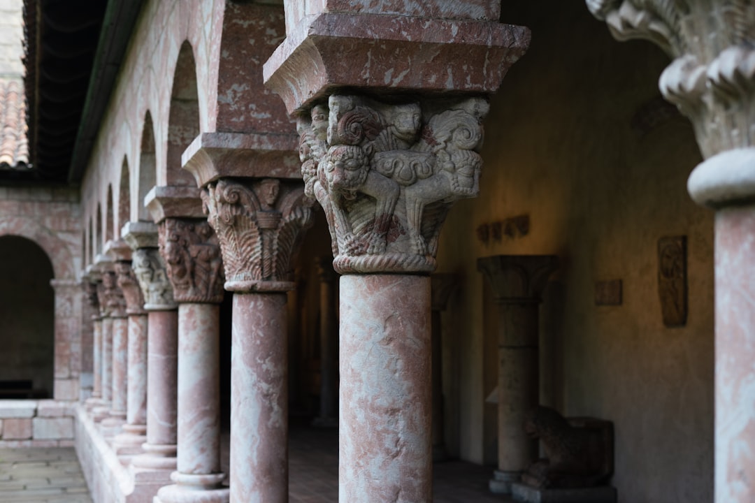 A Coluna das Serpentes: Uma Viagem pela História de Istambul - At Meydanı Cd No:53 | Secret World Trip Planner