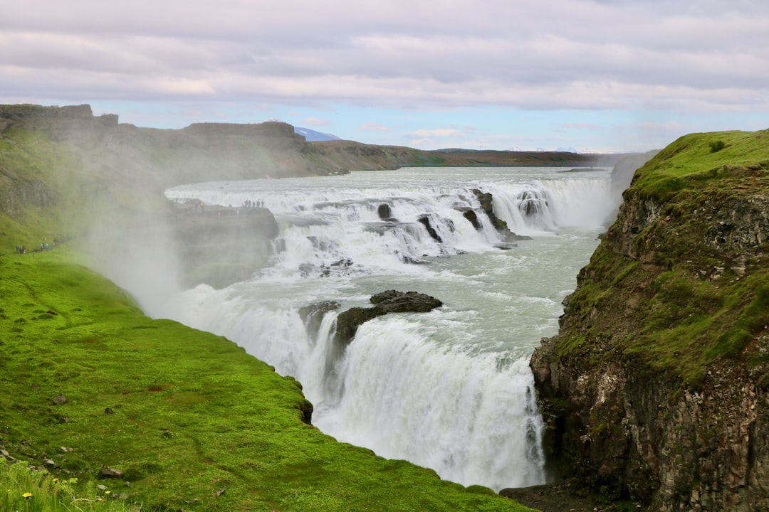 Couchers de soleil époustouflants à Gullfoss, Islande - Gullfoss Parking | Secret World Trip Planner