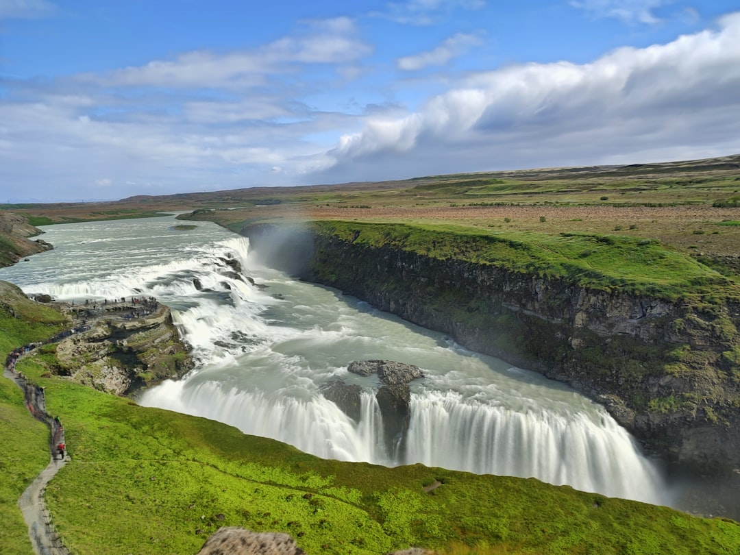 Couchers de soleil époustouflants à Gullfoss, Islande - Gullfoss Parking | Secret World Trip Planner