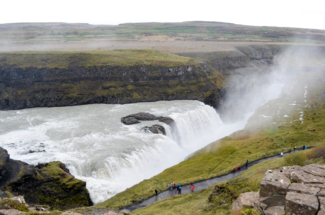 Deslumbrantes pôr do sol em Gullfoss, Islândia - Gullfoss Parking | Secret World Trip Planner