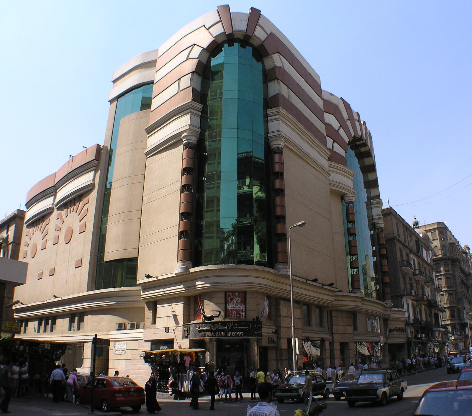 Descubra Talaat Harb: o Coração Cultural do Cairo - Bab Al Louq | Secret World Trip Planner