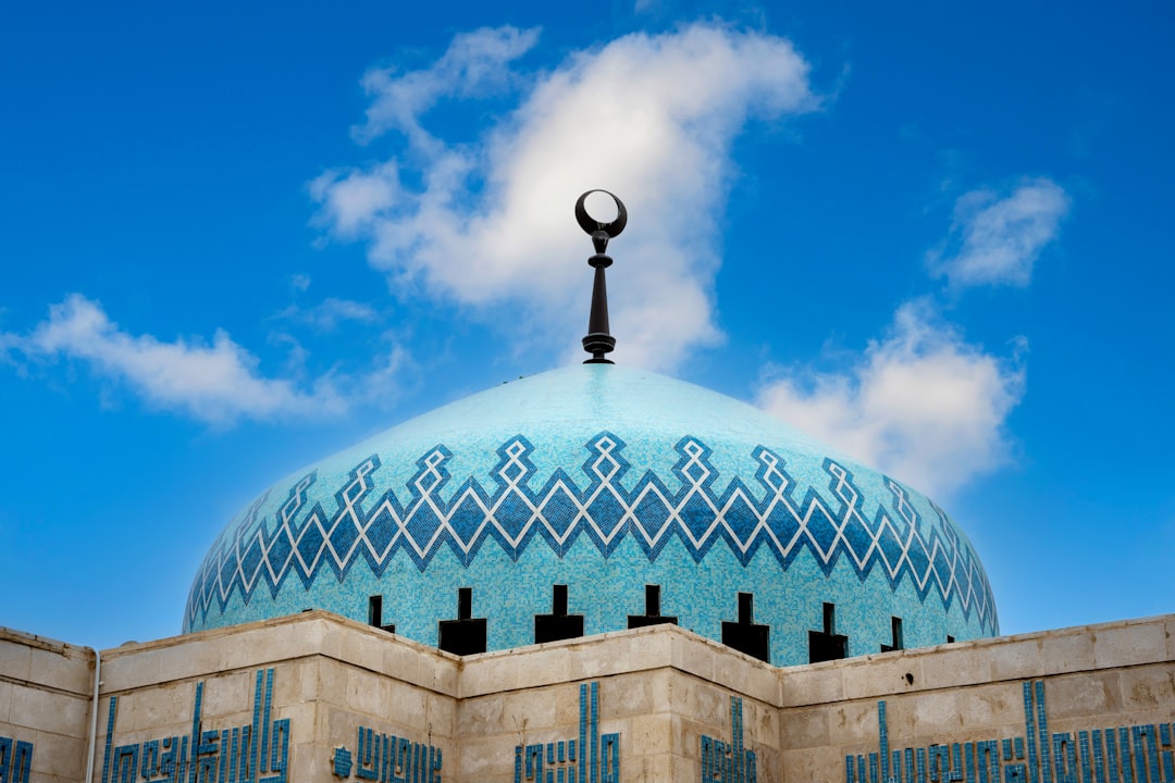 Scopri la Moschea Ali bin Abi Talib in Giordania - الشارع الرئيسي 21710 | Secret World Trip Planner