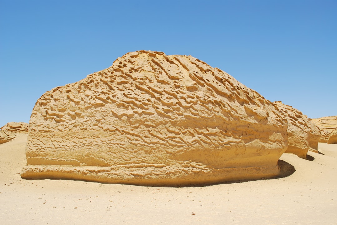 Mushroom Rock: Una Obra Maestra de la Naturaleza en Egipto | Secret World Trip Planner