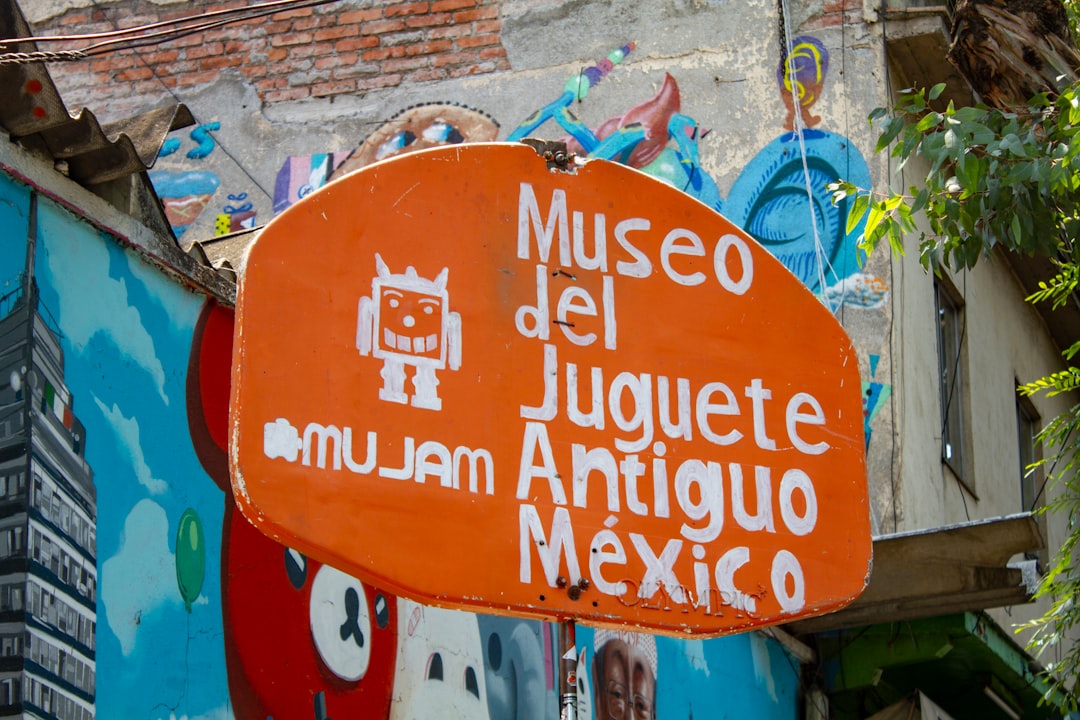 Entdecke den Mercado de Artesanías La Ciudadela in Mexiko-Stadt - 06040 Ciudad de México | Secret World Trip Planner
