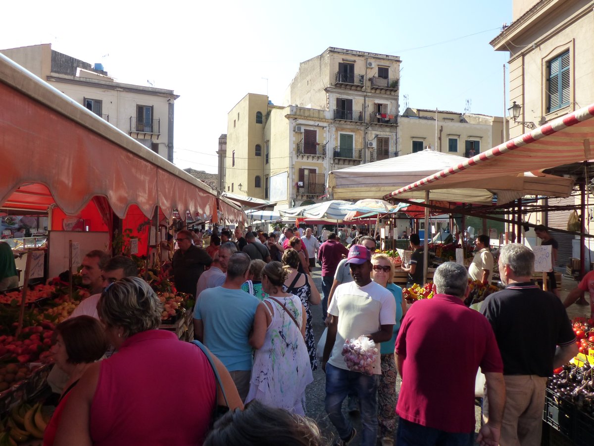 Mercato Ballarò: Eine Reise durch Palermos Aromen - 23 | Secret World Trip Planner