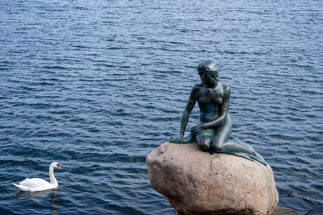 La Sirenita de Copenhague: un ícono danés que no te puedes perder - Langelinie 19 | Secret World Trip Planner