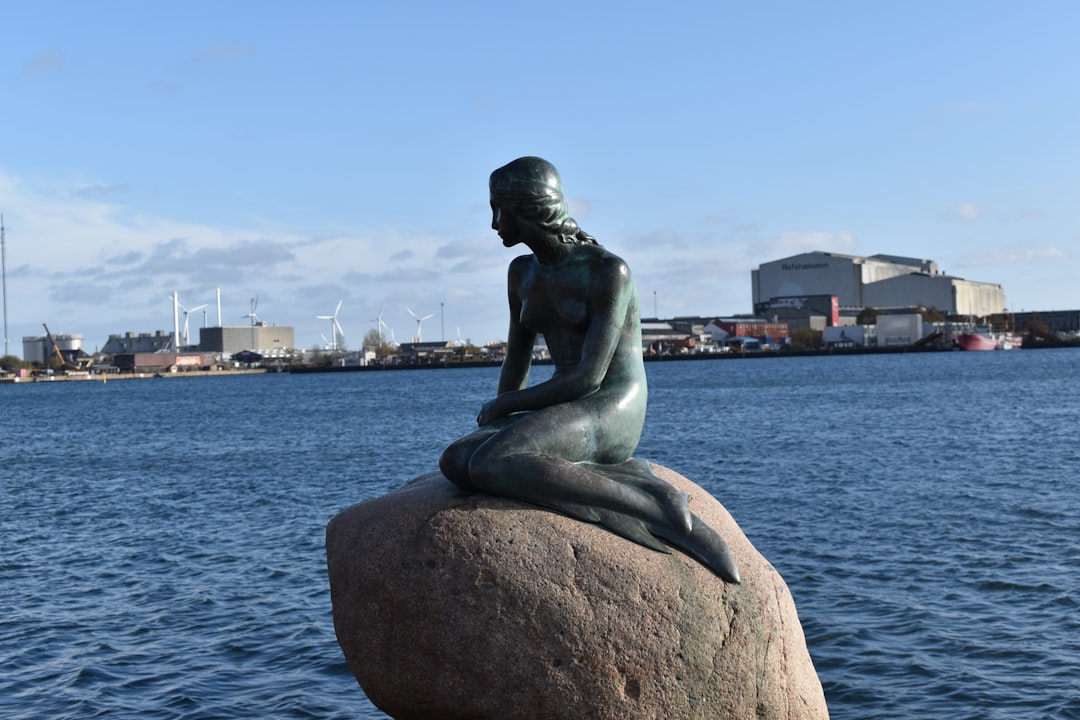 La Sirenita de Copenhague: un ícono danés que no te puedes perder - Langelinie 19 | Secret World Trip Planner