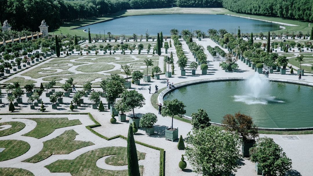 Giardini della Reggia di Versailles: un Paradiso Verde - Place d'Armes | Secret World Trip Planner