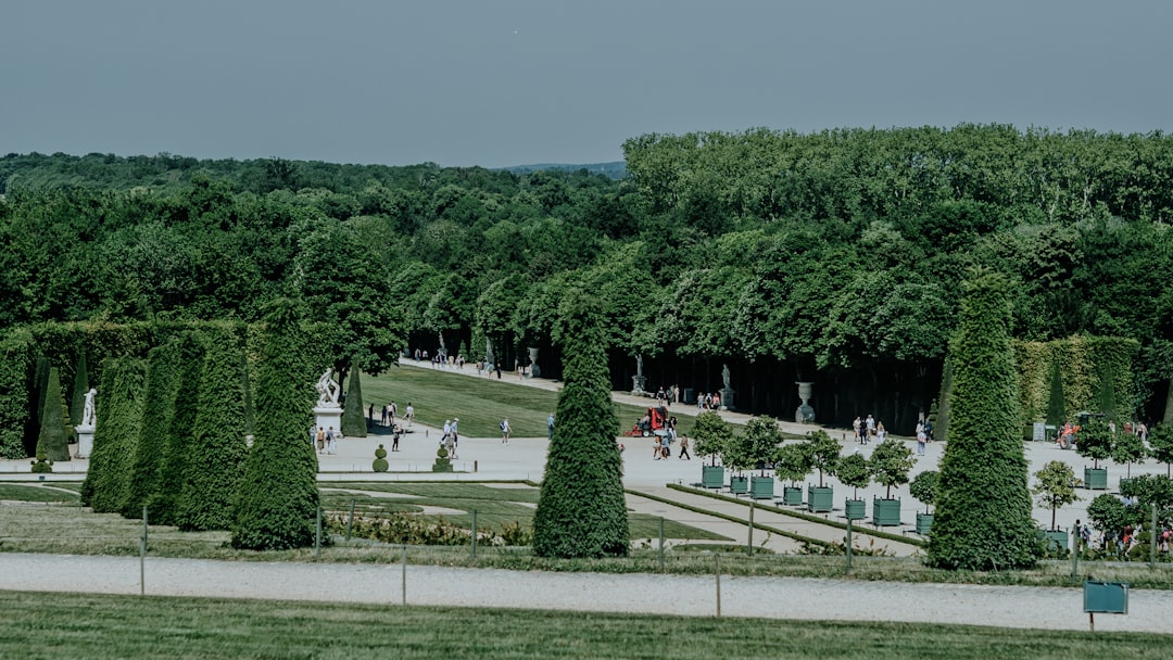 Giardini della Reggia di Versailles: un Paradiso Verde - Place d'Armes | Secret World Trip Planner