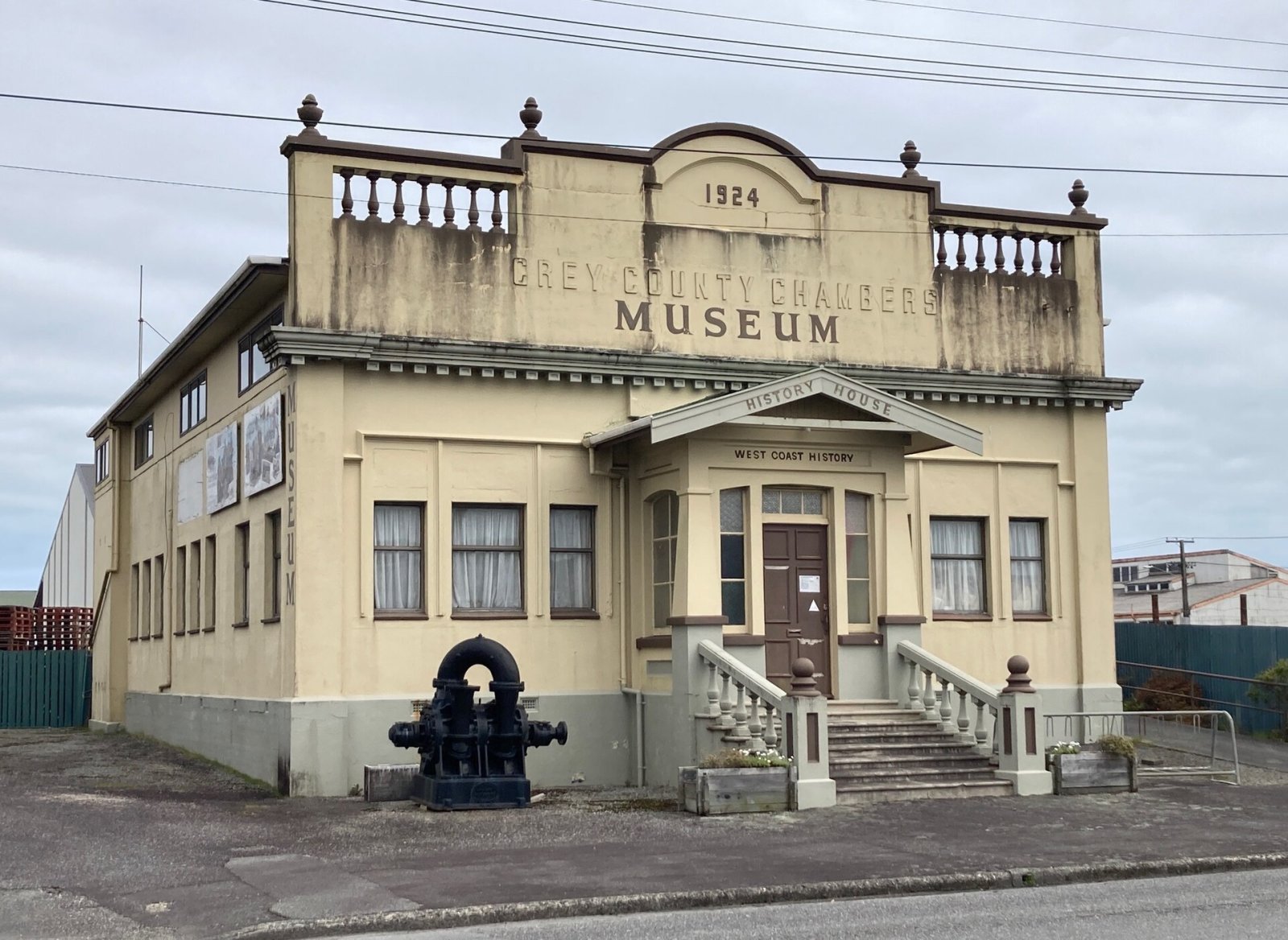 Исследуйте историю Новой Зеландии в History House - Greymouth | Secret World Trip Planner