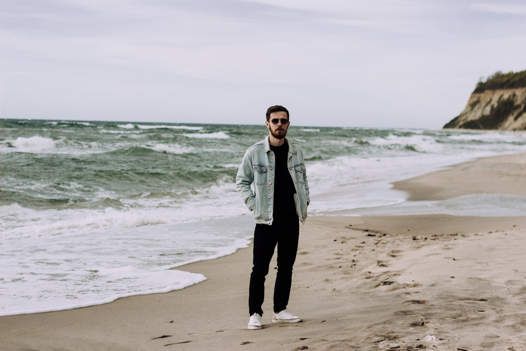 Noé en la Playa: La Joya Oculta de Dhërmi - Ish Kampi Puntoreve | Secret World Trip Planner