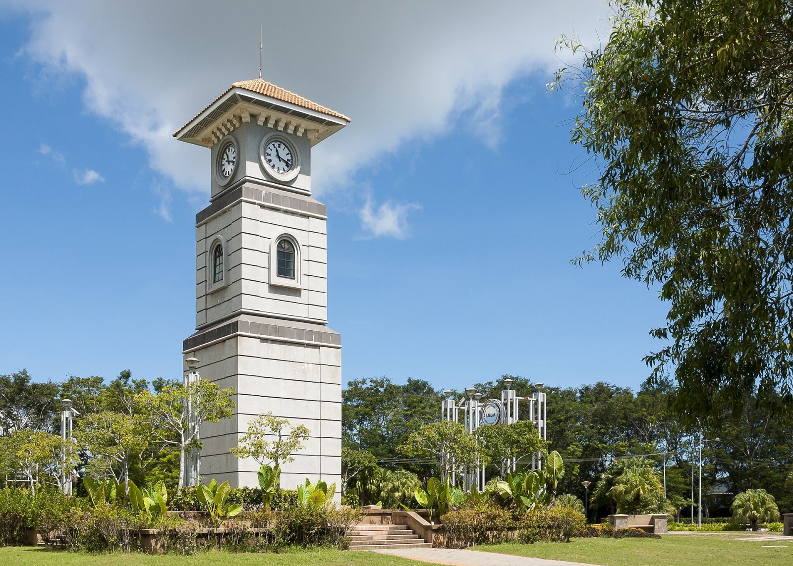 Entdecken Sie die Geschichte des Uhrturms in Malaysia - Kapit | Secret World Trip Planner