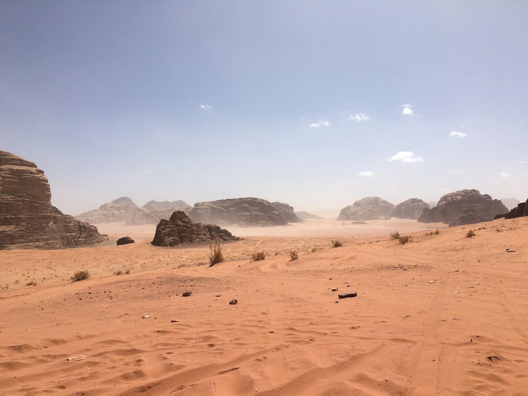瓦迪拉姆：约旦的红石沙漠之美 - Wadi Rum Village | Secret World Trip Planner