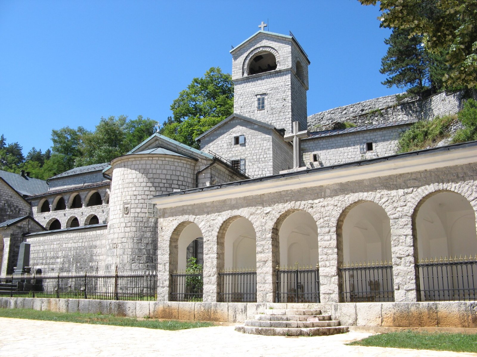 Cetinje Kloster: ein kulturelles Juwel Montenegros - Cetinje | Secret World Trip Planner