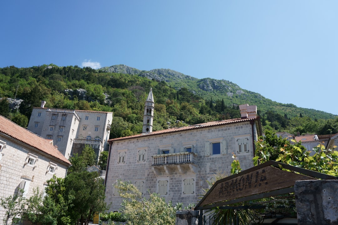Descubra o Mosteiro Đurđevi Stupovi no Montenegro - Беране | Secret World Trip Planner